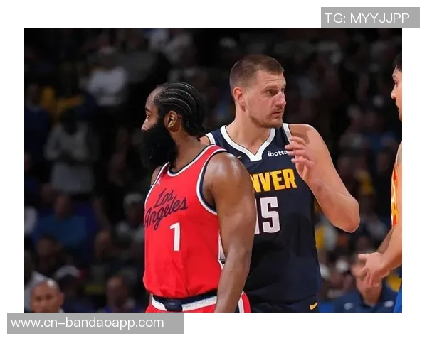 约基奇轻松发挥9投6中贡献12分9篮板6助攻展现全面能力